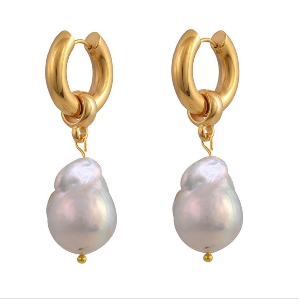 Baroque pearl earrings